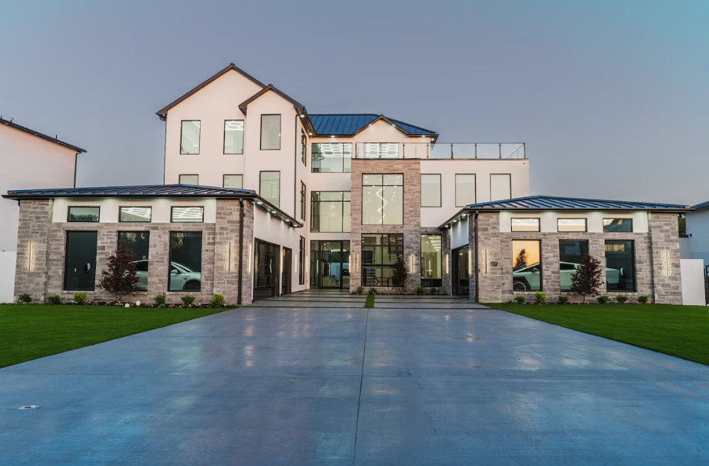 STAY AT THE MANSION - SOLD OUT